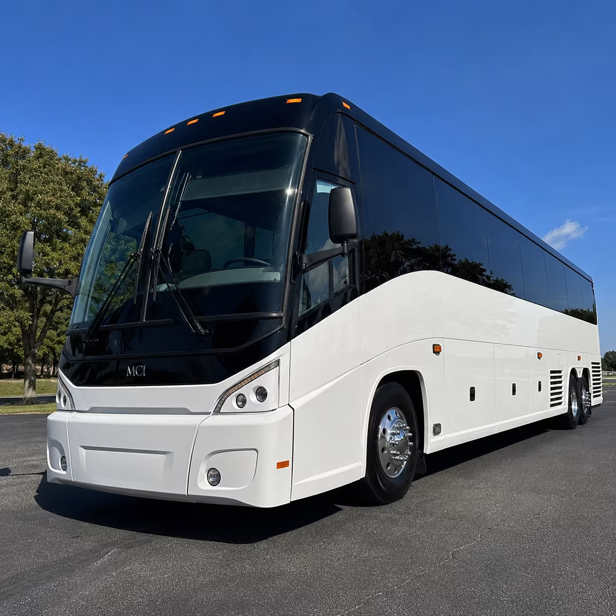 charter bus runs down i 75 to riverbend music center in cincinnati